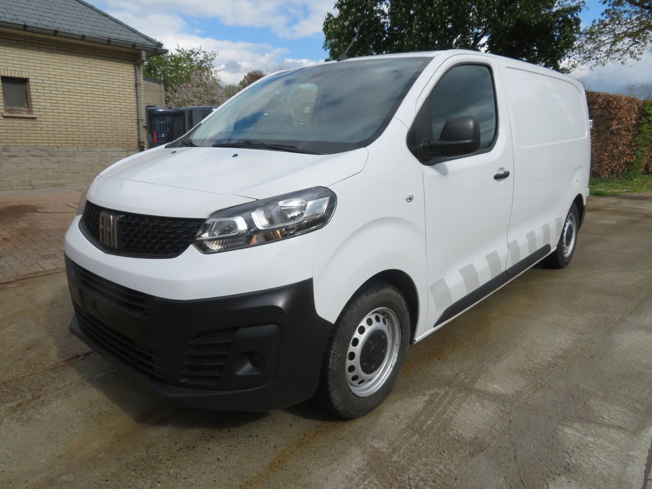 Fiat Scudo 1.5 - L2 - Van kecil: gambar 3 Fiat Scudo 1.5 - L2 - Van kecil: gambar 3