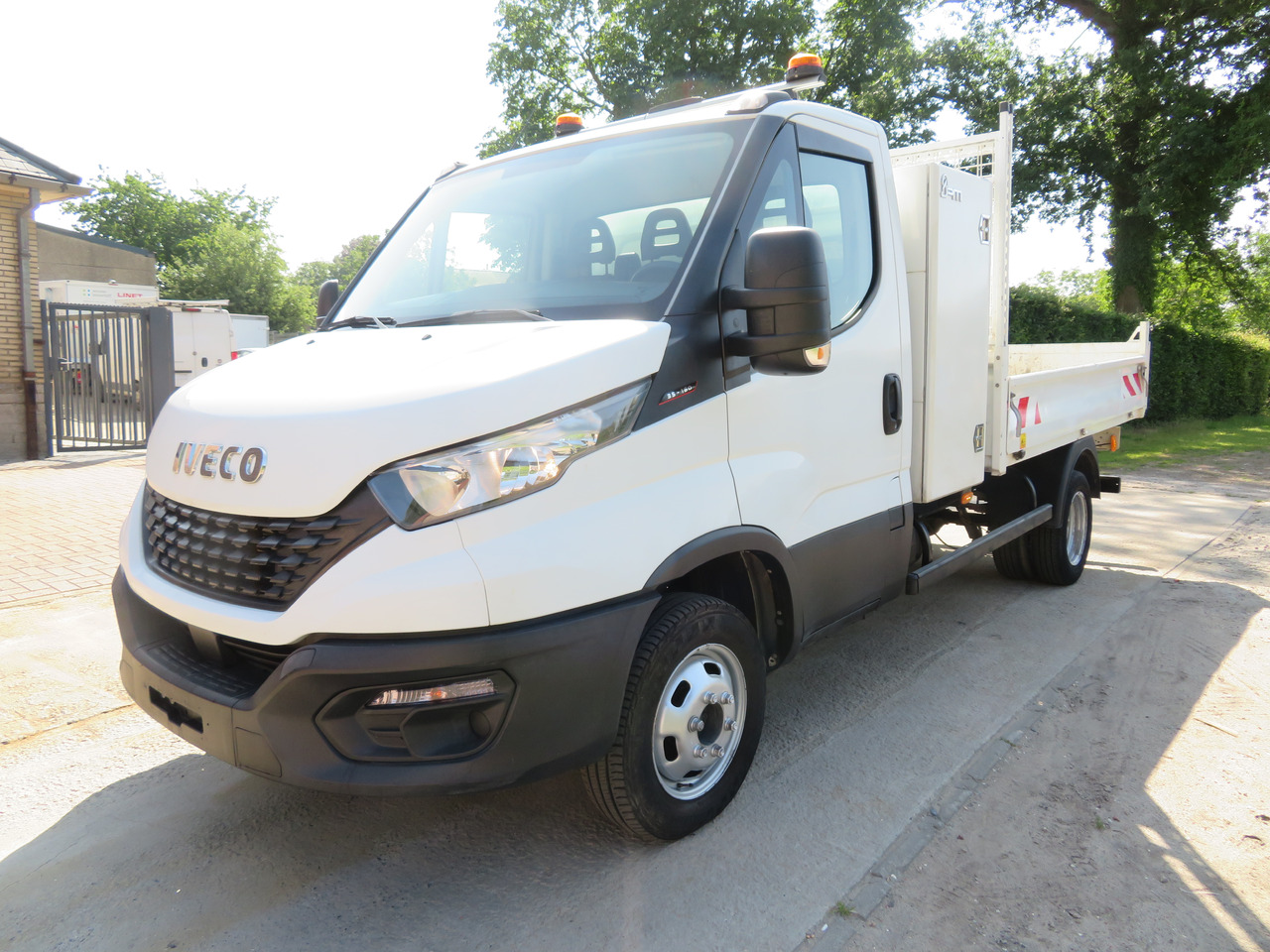 IVECO Daily 35C16 3.0 - Van jungkit: gambar 3 IVECO Daily 35C16 3.0 - Van jungkit: gambar 3