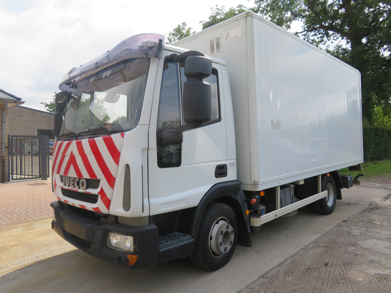 Iveco Eurocargo ML100E18 - Truk box: gambar 3 Iveco Eurocargo ML100E18 - Truk box: gambar 3