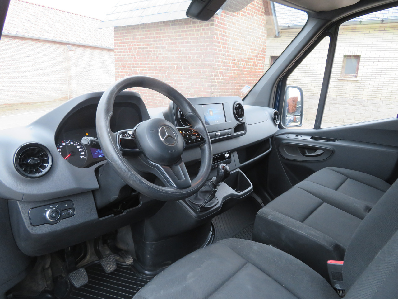 Van kecil Mercedes-Benz Sprinter 311CDi: gambar 11 Van kecil Mercedes-Benz Sprinter 311CDi: gambar 11