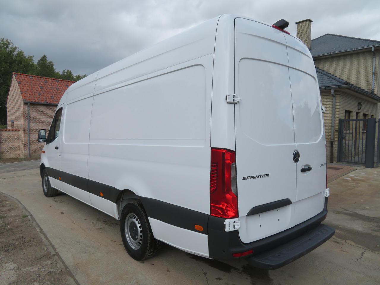 Mercedes-Benz Sprinter 317cdi - A3H2 - Van panel: gambar 5 Mercedes-Benz Sprinter 317cdi - A3H2 - Van panel: gambar 5