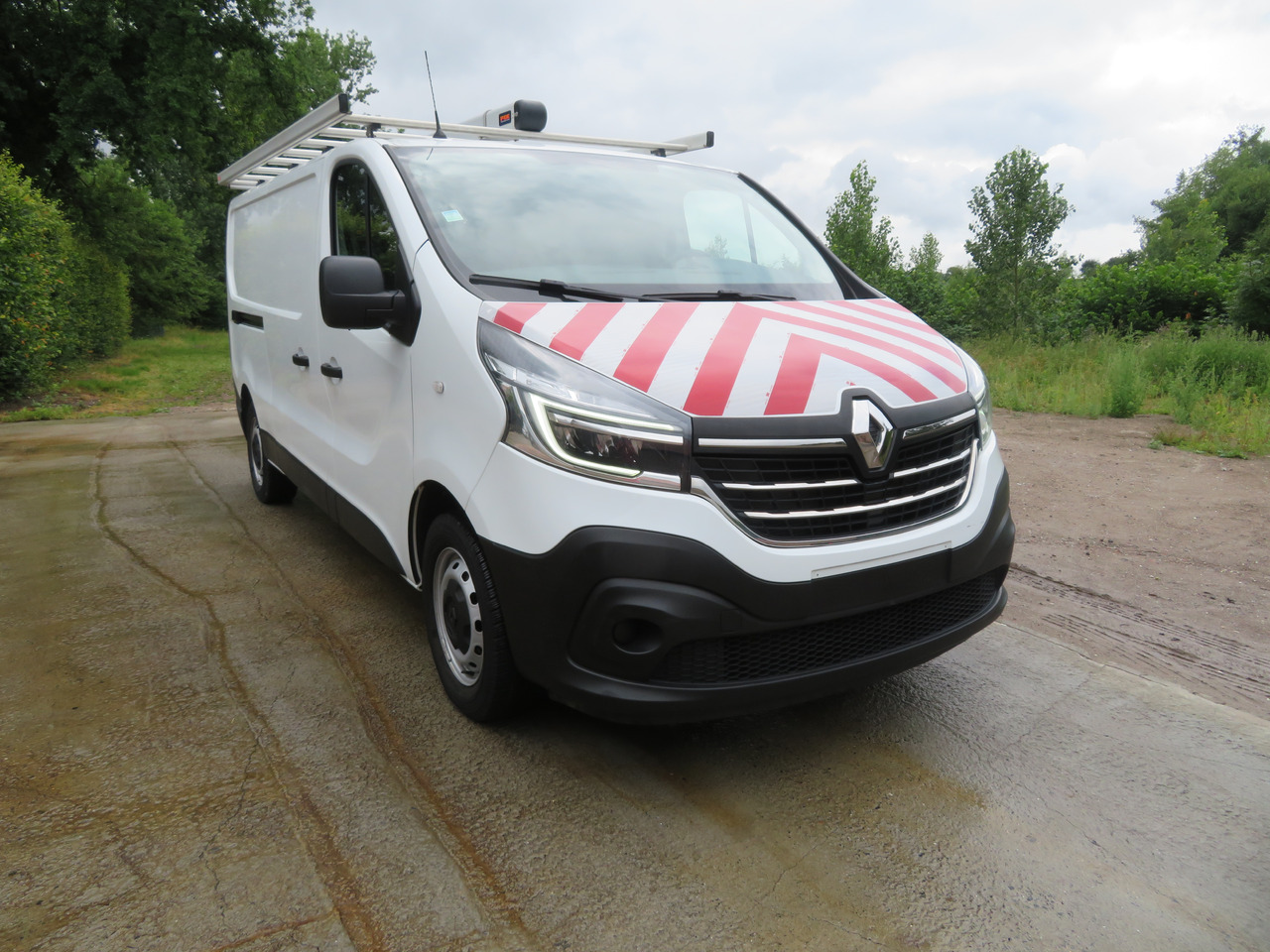 RENAULT Trafic 2.0dCi - L2H1 - Van kecil: gambar 1 RENAULT Trafic 2.0dCi - L2H1 - Van kecil: gambar 1