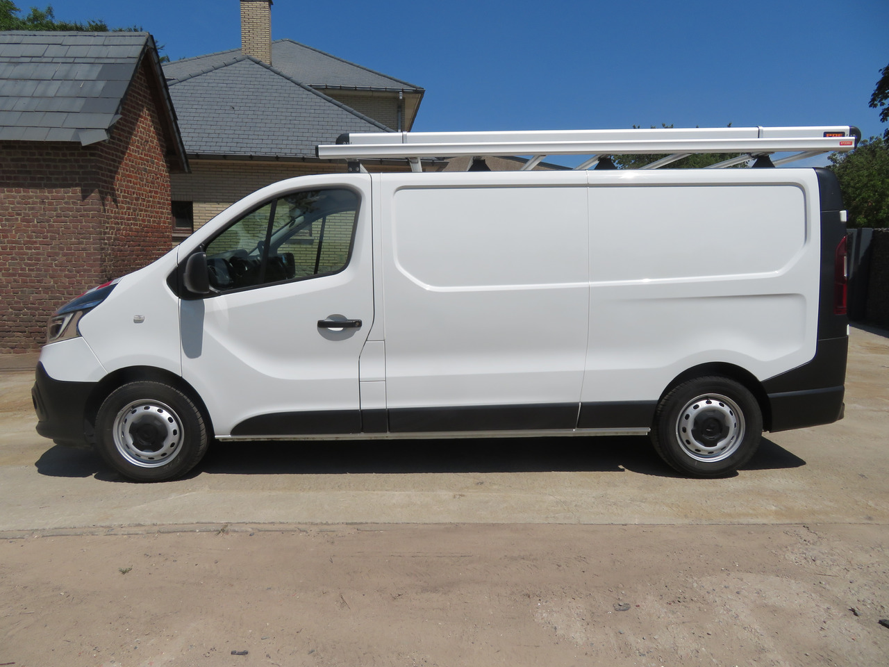 RENAULT Trafic 2.0dCi - L2H1 - Van kecil: gambar 4 RENAULT Trafic 2.0dCi - L2H1 - Van kecil: gambar 4