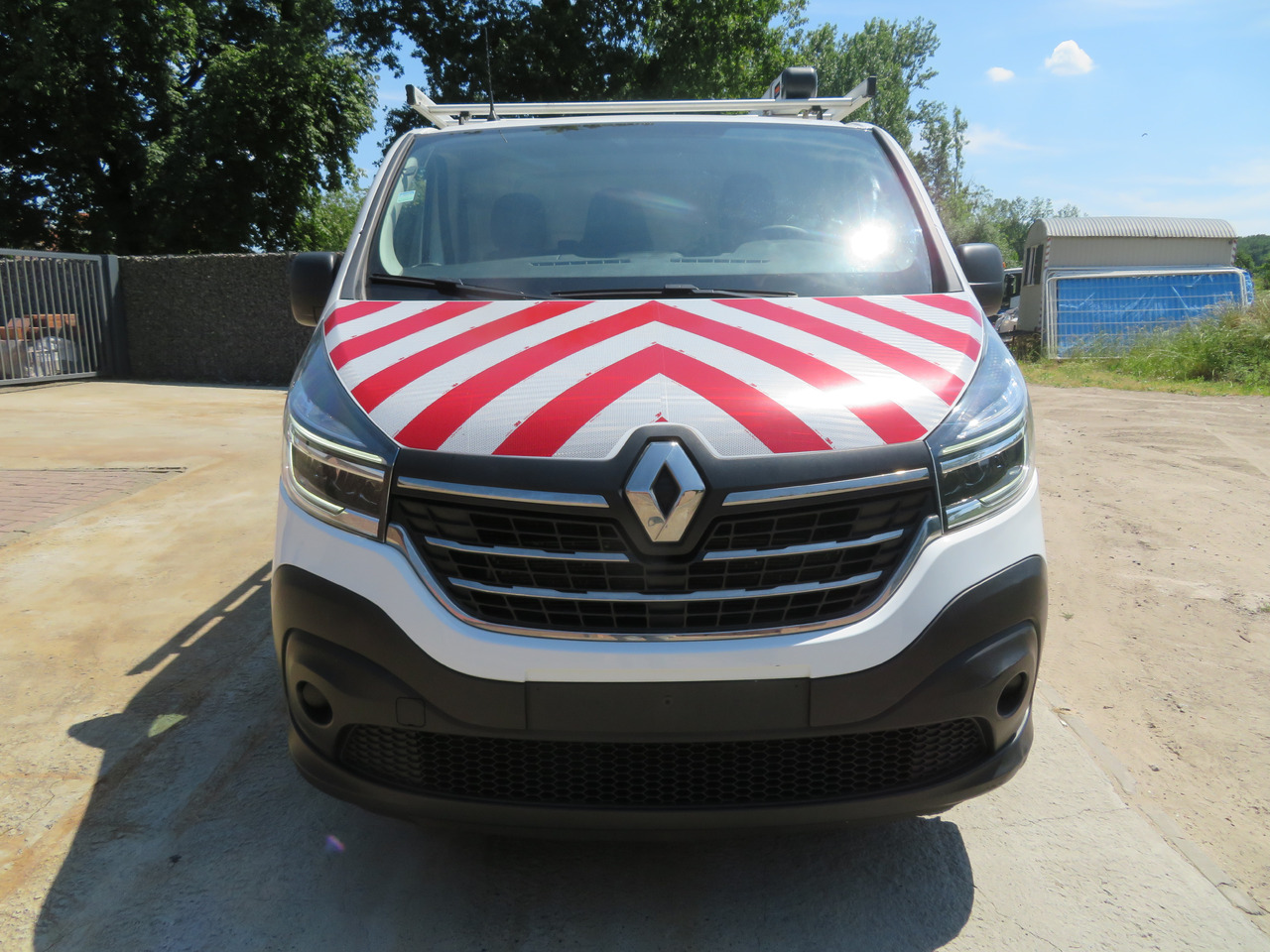 RENAULT Trafic 2.0dCi - L2H1 - Van kecil: gambar 2 RENAULT Trafic 2.0dCi - L2H1 - Van kecil: gambar 2