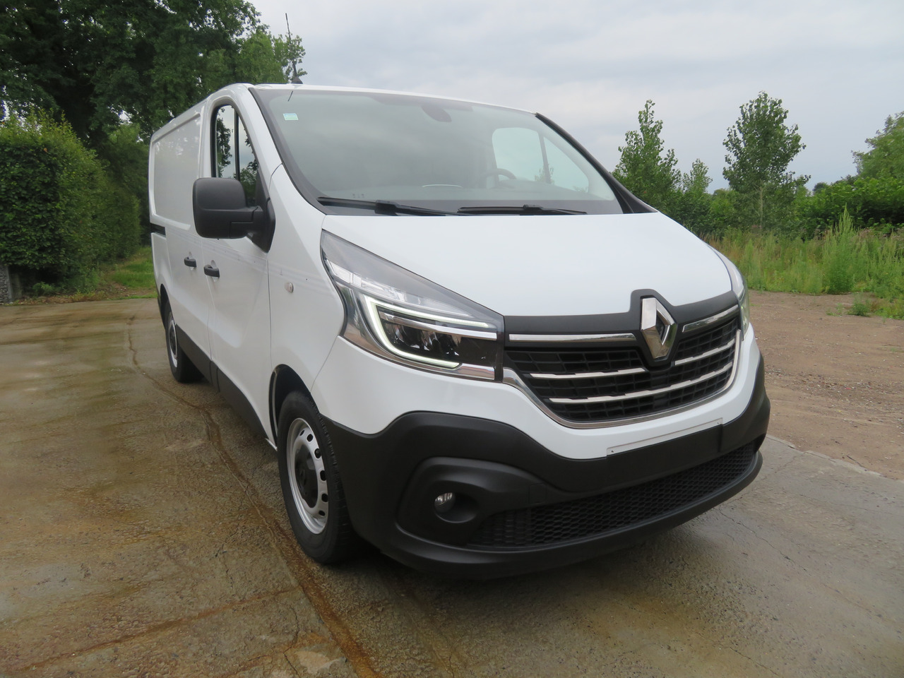 Renault Trafic 2.0dCi Grand Confort - L2H1 - Van kecil: gambar 1 Renault Trafic 2.0dCi Grand Confort - L2H1 - Van kecil: gambar 1