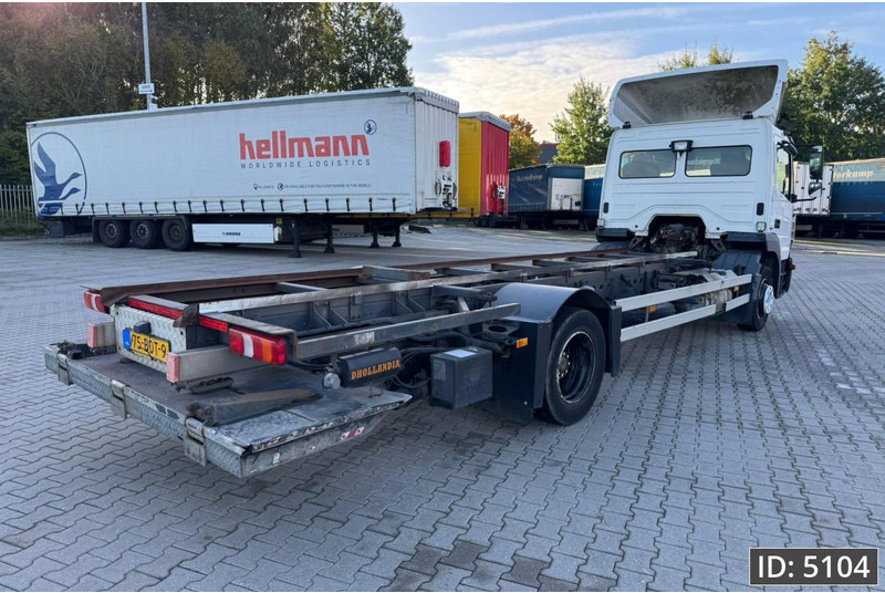 Mercedes-Benz Atego 1318 Day Cab, Euro 6, / BDF / DHOLLANDIA 2000KG - Pengangkut kontainer/ Container truck: gambar 3 Mercedes-Benz Atego 1318 Day Cab, Euro 6, / BDF / DHOLLANDIA 2000KG - Pengangkut kontainer/ Container truck: gambar 3