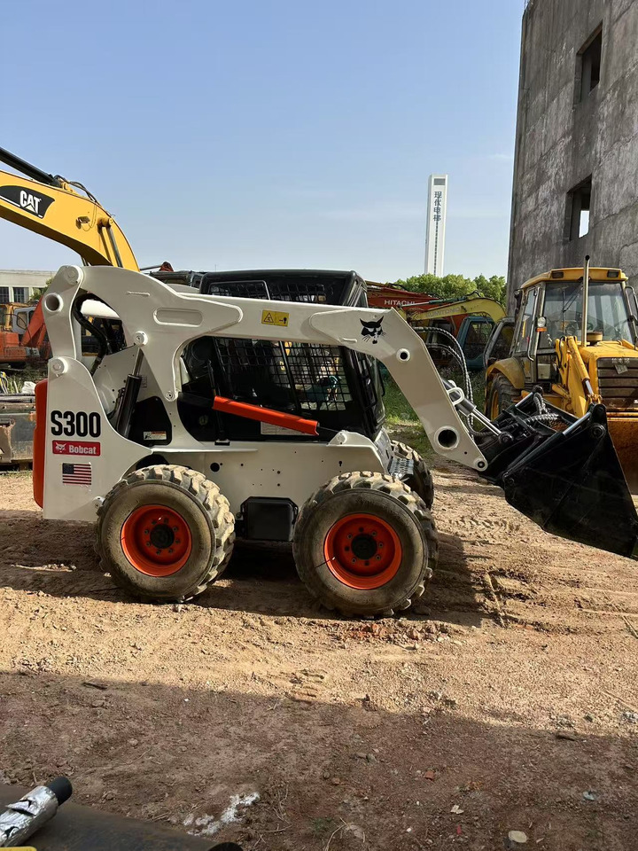 BOBCAT S300 - Skid steer: gambar 1 BOBCAT S300 - Skid steer: gambar 1