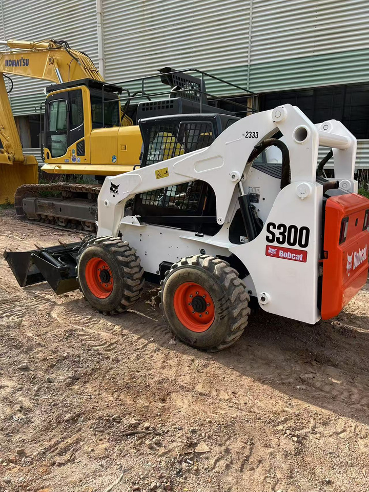 BOBCAT S300 - Skid steer: gambar 3 BOBCAT S300 - Skid steer: gambar 3