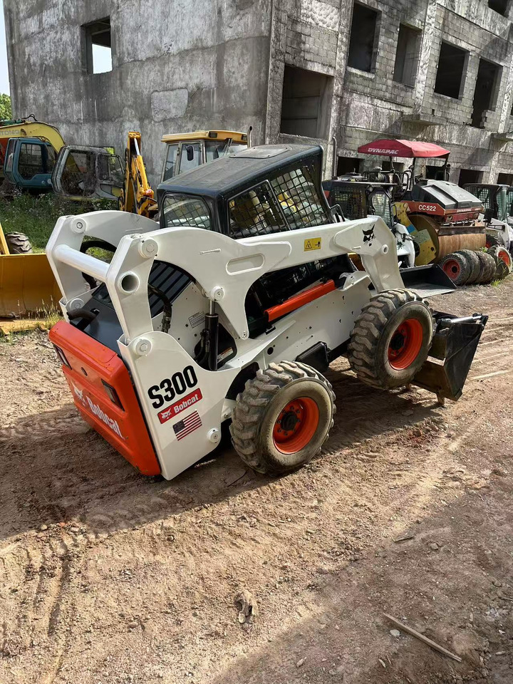 BOBCAT S300 - Skid steer: gambar 4 BOBCAT S300 - Skid steer: gambar 4