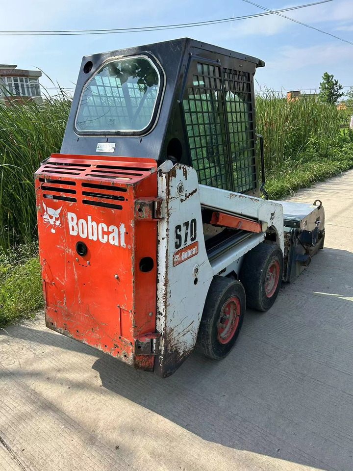 BOBCAT S70 Sliding Sweeper Click for Discount - Skid steer: gambar 2 BOBCAT S70 Sliding Sweeper Click for Discount - Skid steer: gambar 2