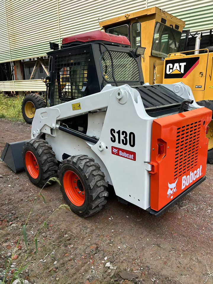 BOBCAT Skid Steer Loader S130 - Skid steer: gambar 1 BOBCAT Skid Steer Loader S130 - Skid steer: gambar 1