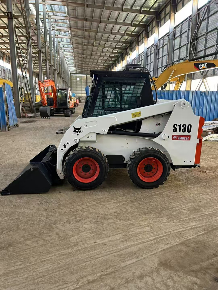 BOBCAT Skid Steer Loader S130 - Skid steer: gambar 1 BOBCAT Skid Steer Loader S130 - Skid steer: gambar 1