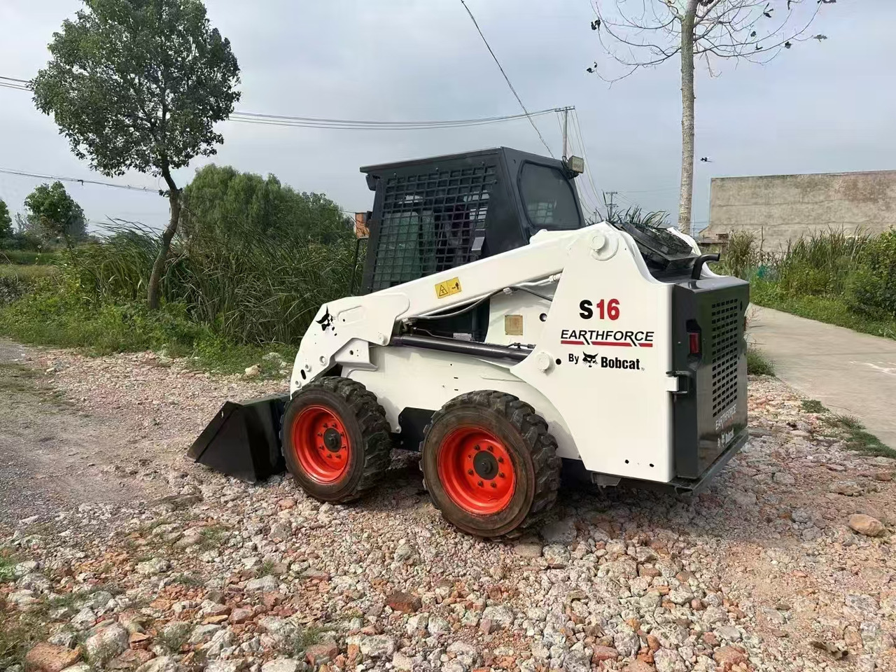 BOBCAT Skid Steer Loader S16 - Skid steer: gambar 4 BOBCAT Skid Steer Loader S16 - Skid steer: gambar 4
