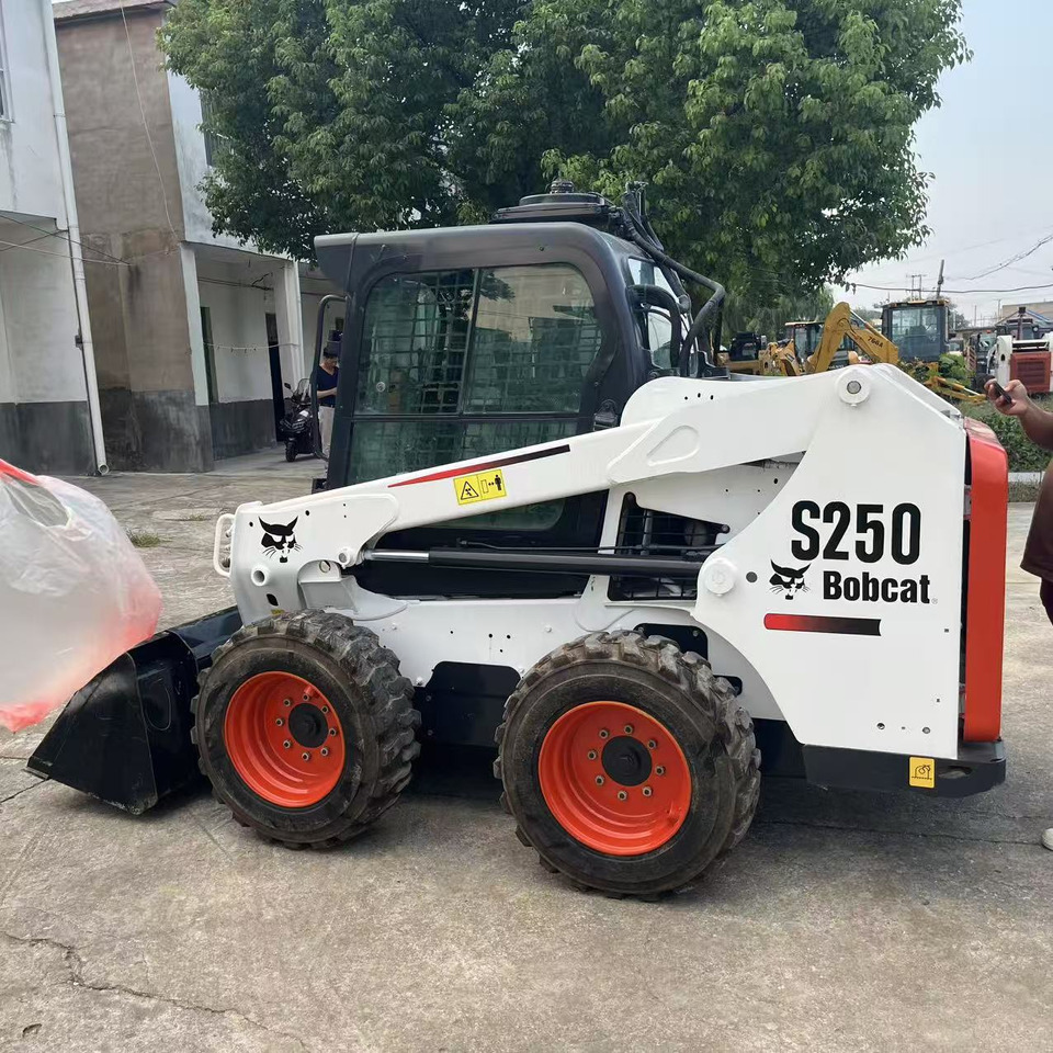 BOBCAT Skid Steer Loader S250 New Condition Hours True - Skid steer: gambar 3 BOBCAT Skid Steer Loader S250 New Condition Hours True - Skid steer: gambar 3