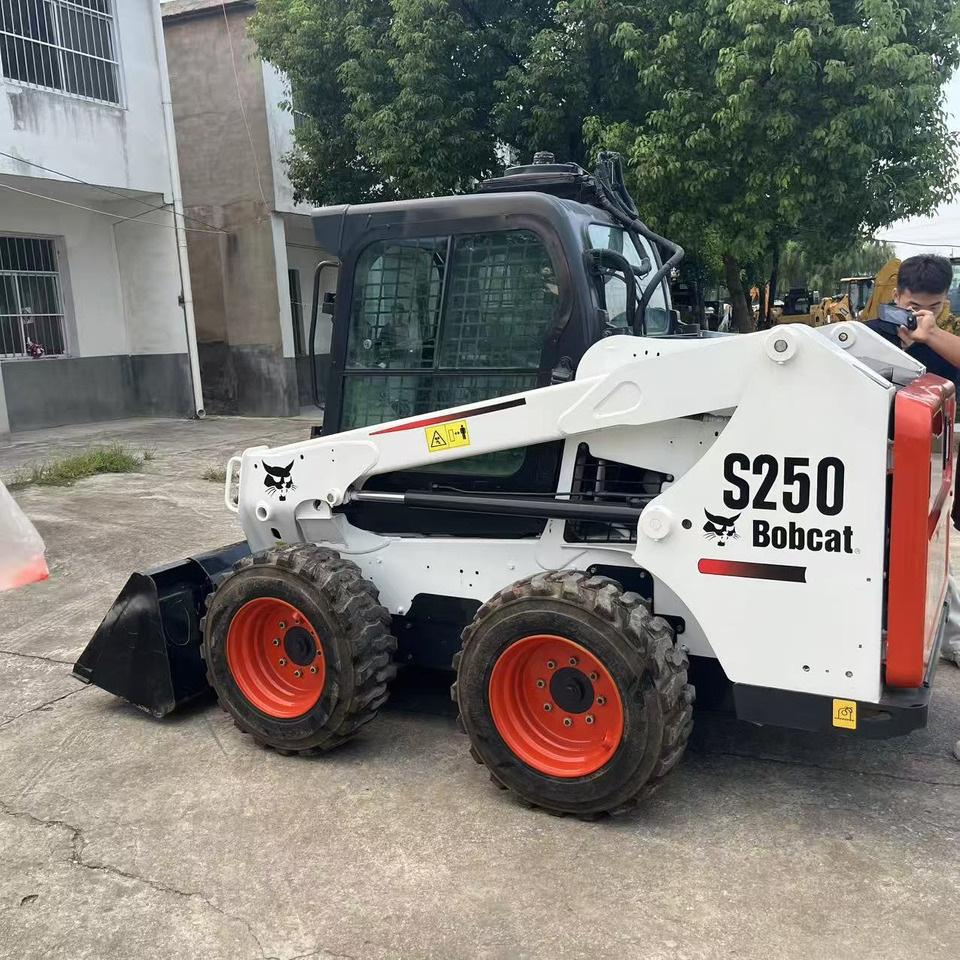BOBCAT Skid Steer Loader S250 New Condition Hours True - Skid steer: gambar 4 BOBCAT Skid Steer Loader S250 New Condition Hours True - Skid steer: gambar 4