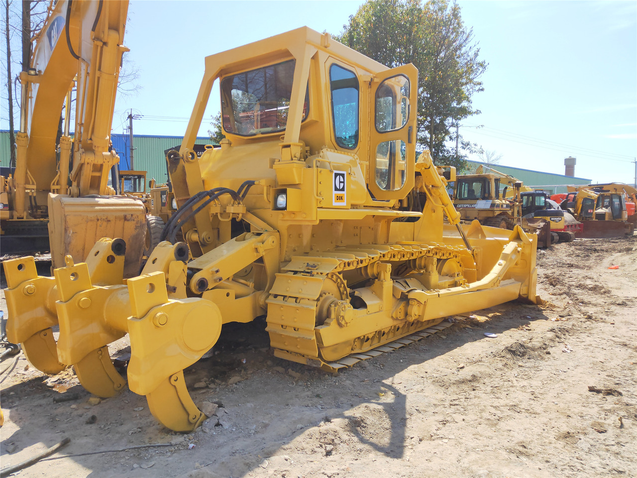CATERPILLAR D8K - Bulldozer: gambar 5 CATERPILLAR D8K - Bulldozer: gambar 5
