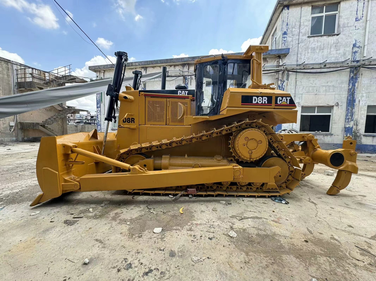 CATERPILLAR D8R Bulldozer Click for Discount - Bulldozer: gambar 1 CATERPILLAR D8R Bulldozer Click for Discount - Bulldozer: gambar 1
