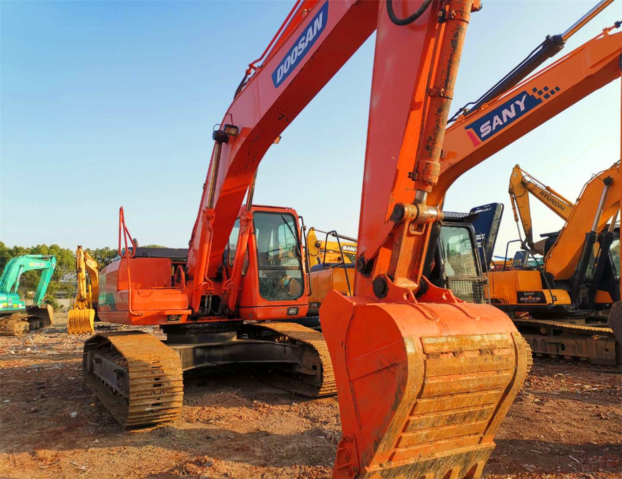 DOOSAN Crawler Excavator DH225 Click Here for Discount - Ekskavator perayap: gambar 1 DOOSAN Crawler Excavator DH225 Click Here for Discount - Ekskavator perayap: gambar 1