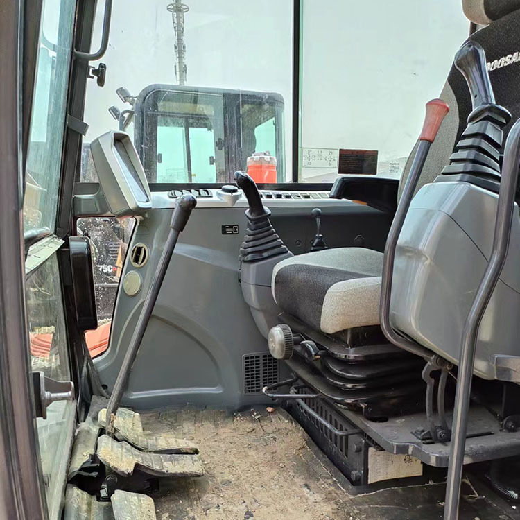 DOOSAN DH60 - Ekskavator perayap: gambar 4 DOOSAN DH60 - Ekskavator perayap: gambar 4