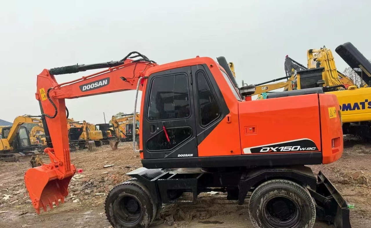 DOOSAN DX150W Wheel Excavator Good Condition - Ekskavator roda: gambar 2 DOOSAN DX150W Wheel Excavator Good Condition - Ekskavator roda: gambar 2