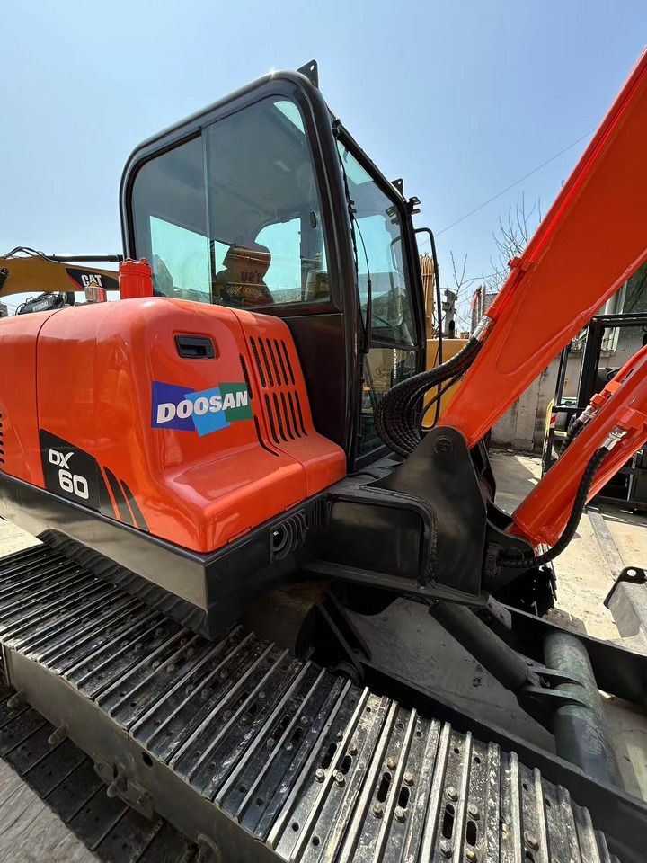 DOOSAN DX60 Mini excavator 6ton - Ekskavator mini: gambar 4 DOOSAN DX60 Mini excavator 6ton - Ekskavator mini: gambar 4