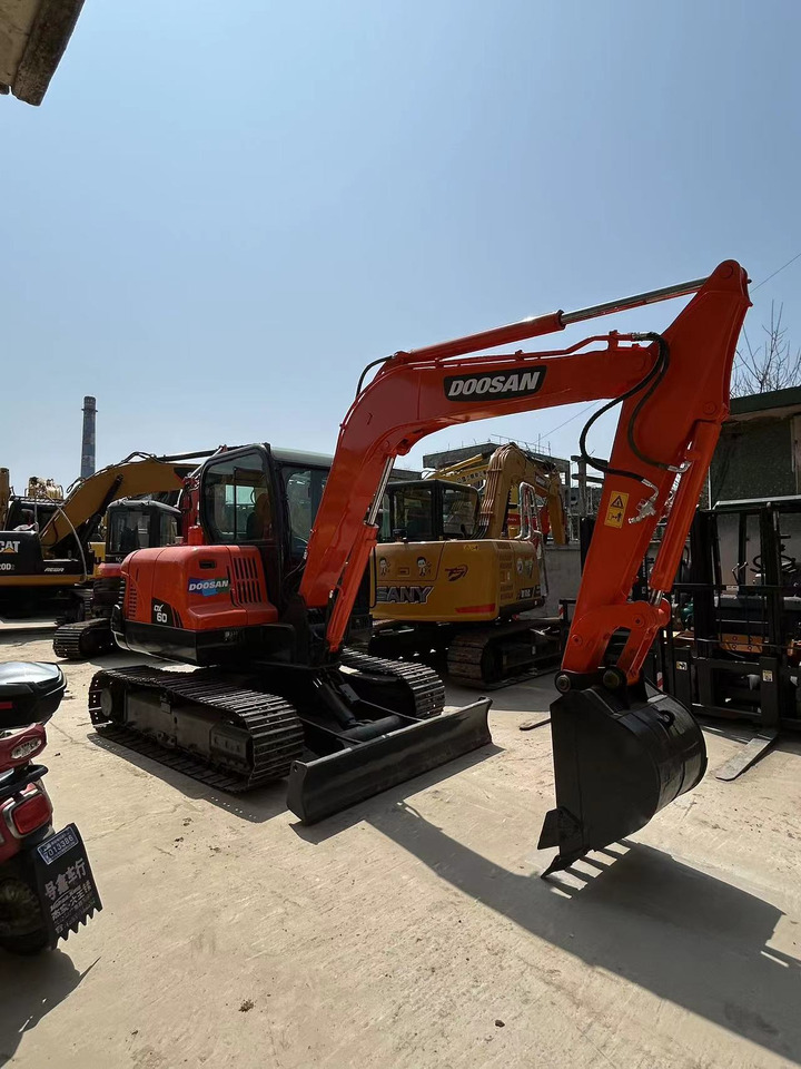 DOOSAN DX60 Mini excavator 6ton - Ekskavator mini: gambar 2 DOOSAN DX60 Mini excavator 6ton - Ekskavator mini: gambar 2