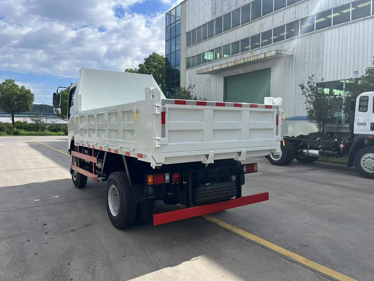 HOWO HOMAN 4x2 - Truk jungkit: gambar 3 HOWO HOMAN 4x2 - Truk jungkit: gambar 3