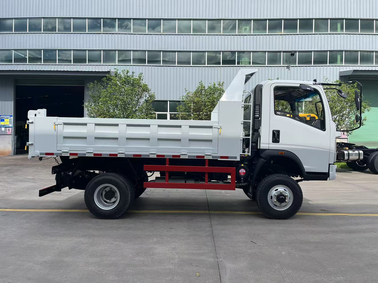 HOWO HOMAN 4x2 - Truk jungkit: gambar 1 HOWO HOMAN 4x2 - Truk jungkit: gambar 1