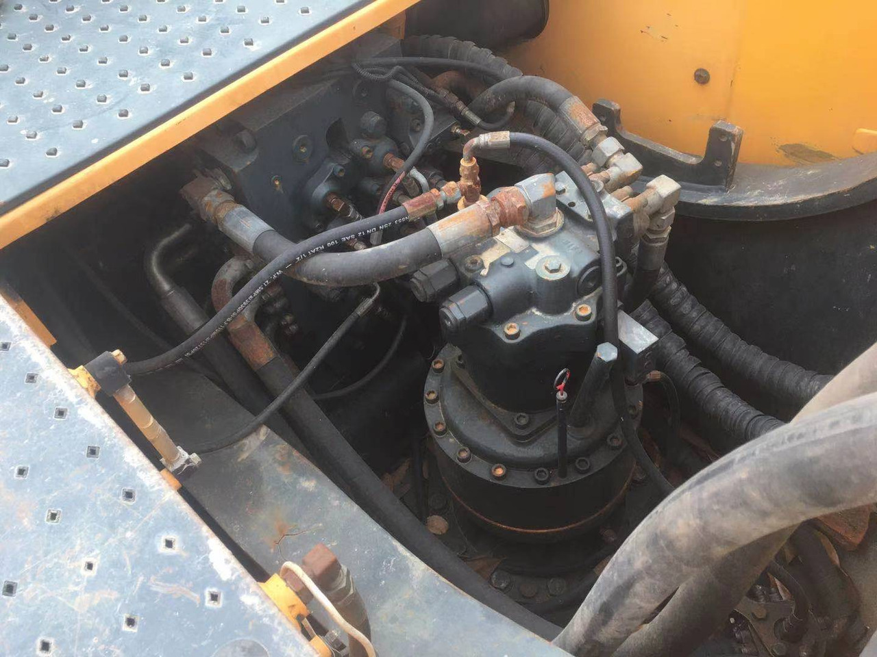 HYUNDAI R385 - Ekskavator roda: gambar 4 HYUNDAI R385 - Ekskavator roda: gambar 4