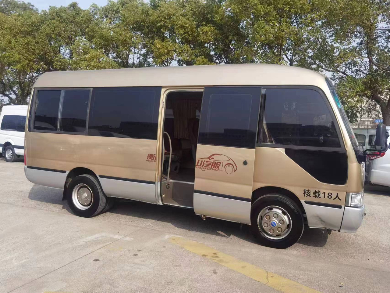 Higer 18-Seater Coach - Bus pariwisata: gambar 2 Higer 18-Seater Coach - Bus pariwisata: gambar 2
