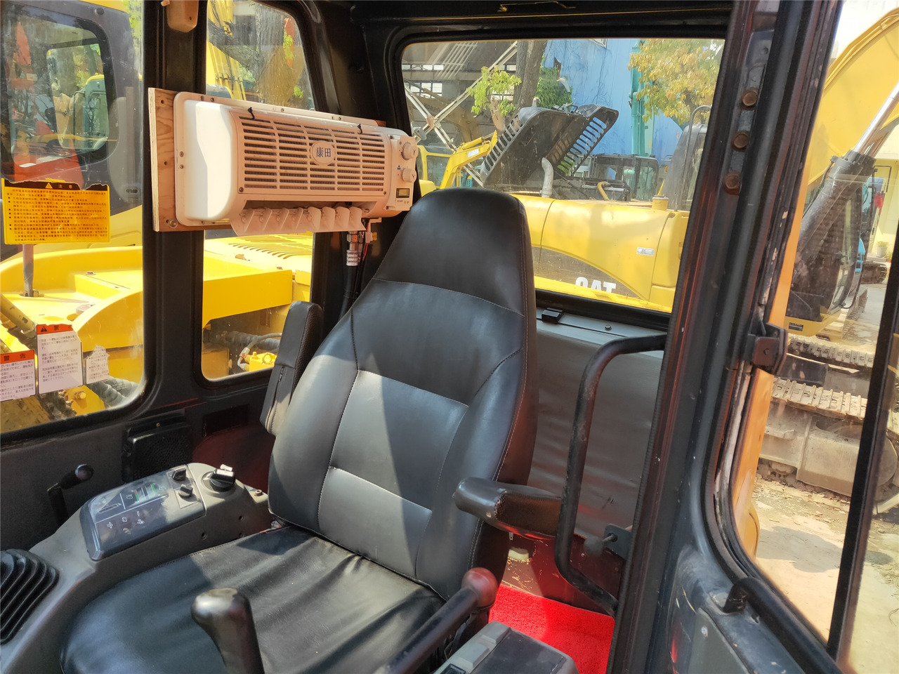 KOMATSU PC60 Mini Excavator - Ekskavator mini: gambar 3 KOMATSU PC60 Mini Excavator - Ekskavator mini: gambar 3