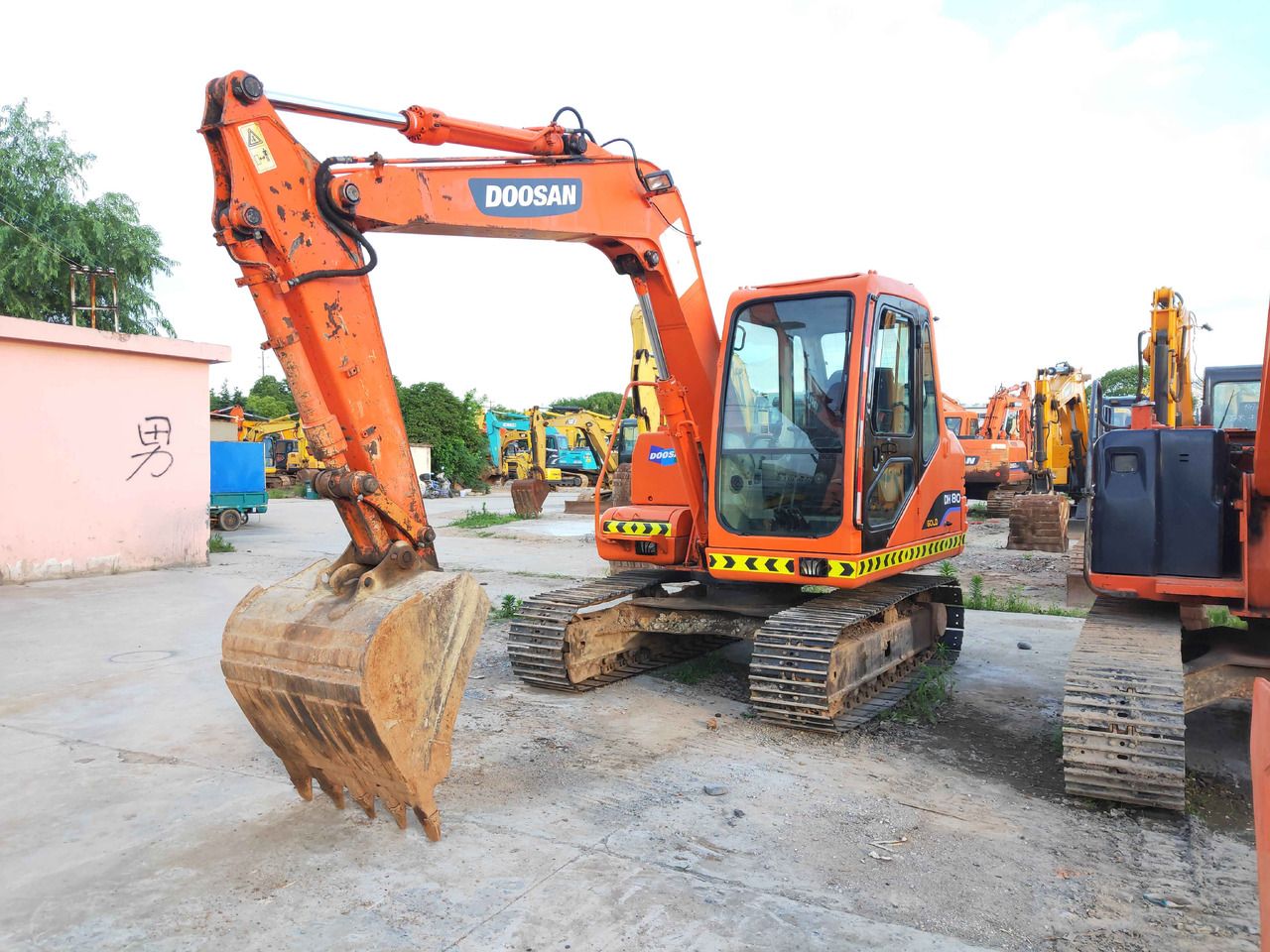 DOOSAN DH80 Mini Excavator Click for Discount - Peralatan konstruksi: gambar 1 DOOSAN DH80 Mini Excavator Click for Discount - Peralatan konstruksi: gambar 1