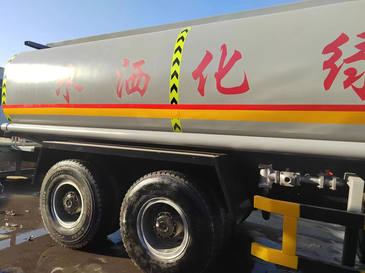 SHACMAN F3000 Water Tanker Click Here For DISCOUNT - Truk tangki: gambar 5 SHACMAN F3000 Water Tanker Click Here For DISCOUNT - Truk tangki: gambar 5