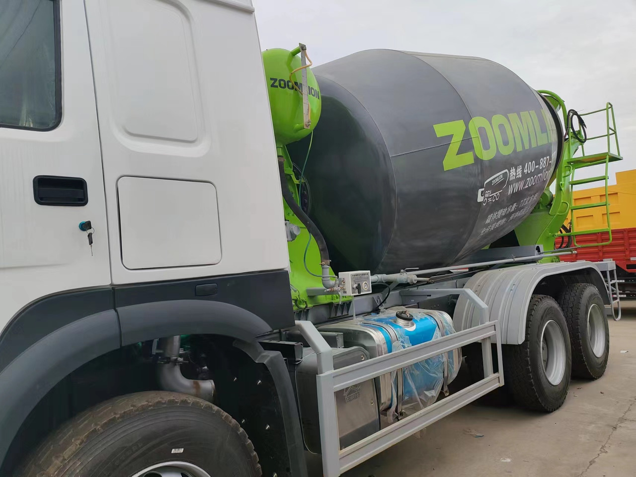 SINOTRUK HOWO 371 CLICK HERE FOR DISCOUNT - Truk pengaduk beton: gambar 5 SINOTRUK HOWO 371 CLICK HERE FOR DISCOUNT - Truk pengaduk beton: gambar 5