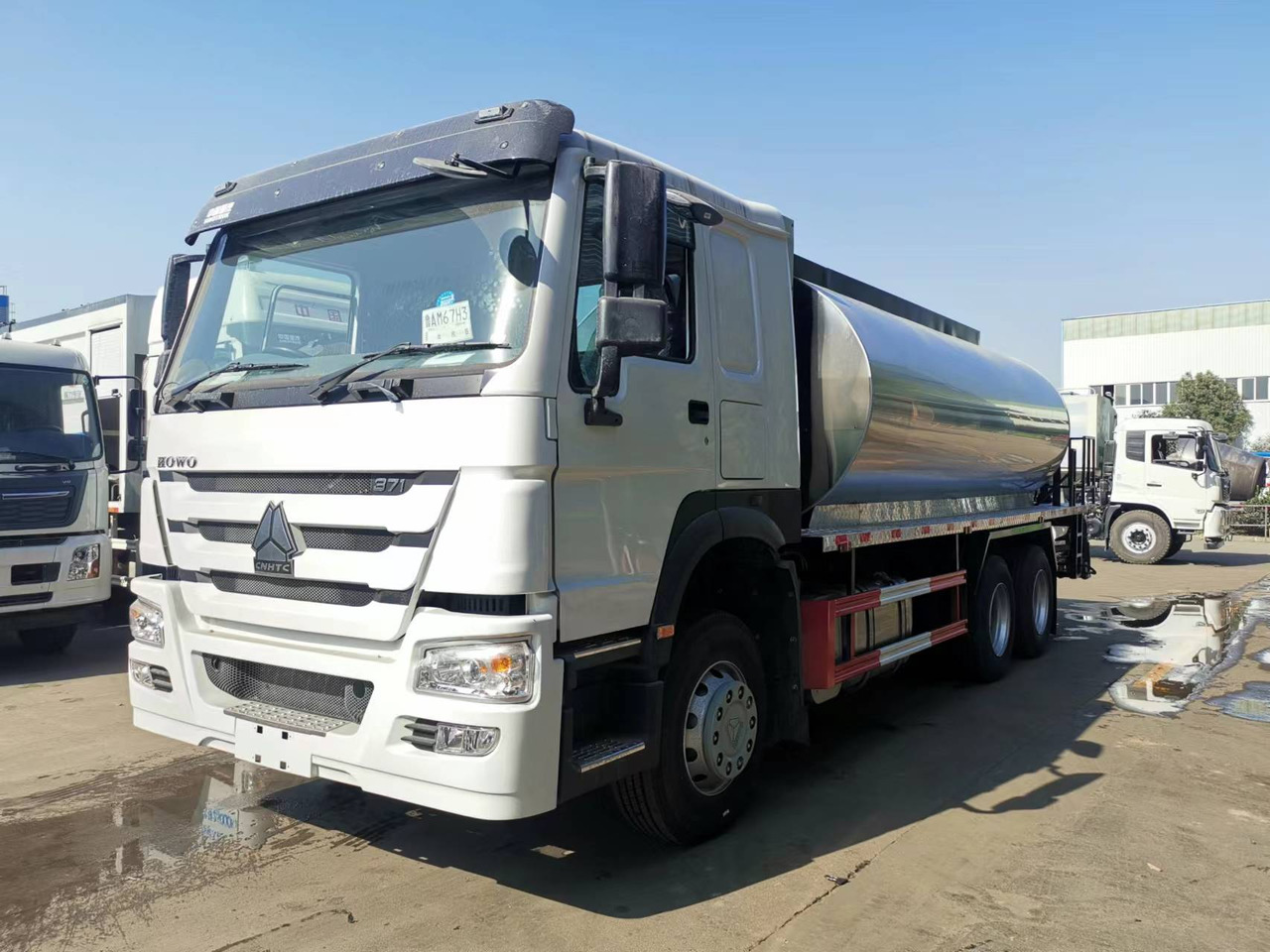 SINOTRUK HOWO CLICK HERE FOR DISCOUNT - Aspal sprayer: gambar 1 SINOTRUK HOWO CLICK HERE FOR DISCOUNT - Aspal sprayer: gambar 1