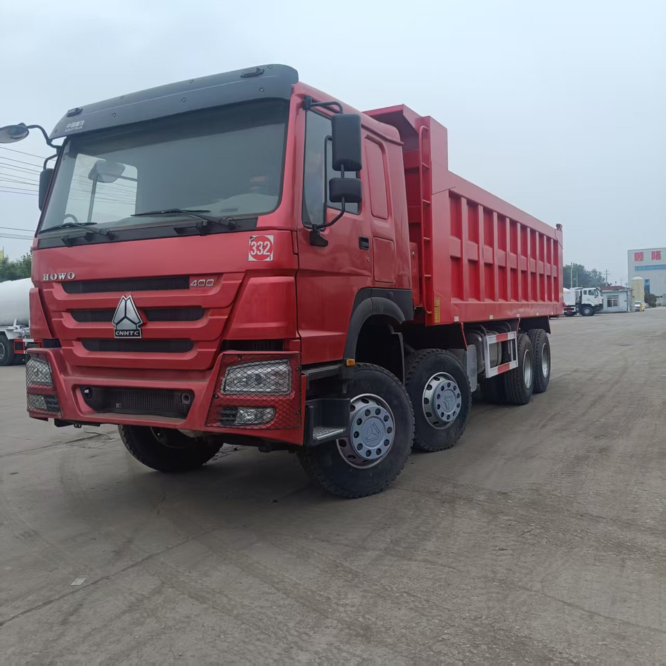 SINOTRUK howo 8x4 - Truk jungkit: gambar 1 SINOTRUK howo 8x4 - Truk jungkit: gambar 1