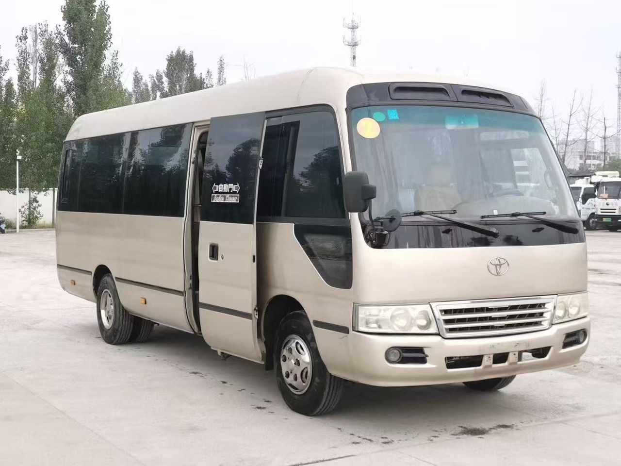 TOYOTA Coaster Mini Bus Good Conditon Automatic Doors Negotiable - Bus mini, Van penumpang: gambar 1 TOYOTA Coaster Mini Bus Good Conditon Automatic Doors Negotiable - Bus mini, Van penumpang: gambar 1