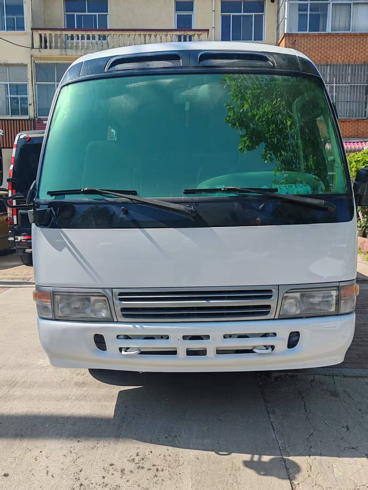 TOYOTA Hiace Bus 13 Seats - Bus pariwisata: gambar 2 TOYOTA Hiace Bus 13 Seats - Bus pariwisata: gambar 2