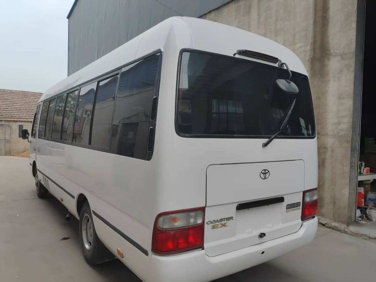 TOYOTA Hiace Bus 13 Seats - Bus pariwisata: gambar 5 TOYOTA Hiace Bus 13 Seats - Bus pariwisata: gambar 5