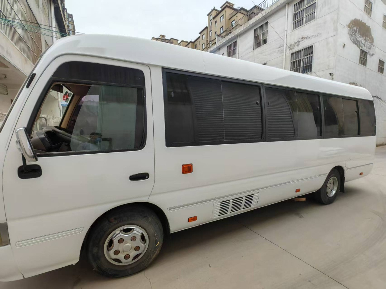TOYOTA Mini Bus Low Mileage - Bus pariwisata: gambar 4 TOYOTA Mini Bus Low Mileage - Bus pariwisata: gambar 4