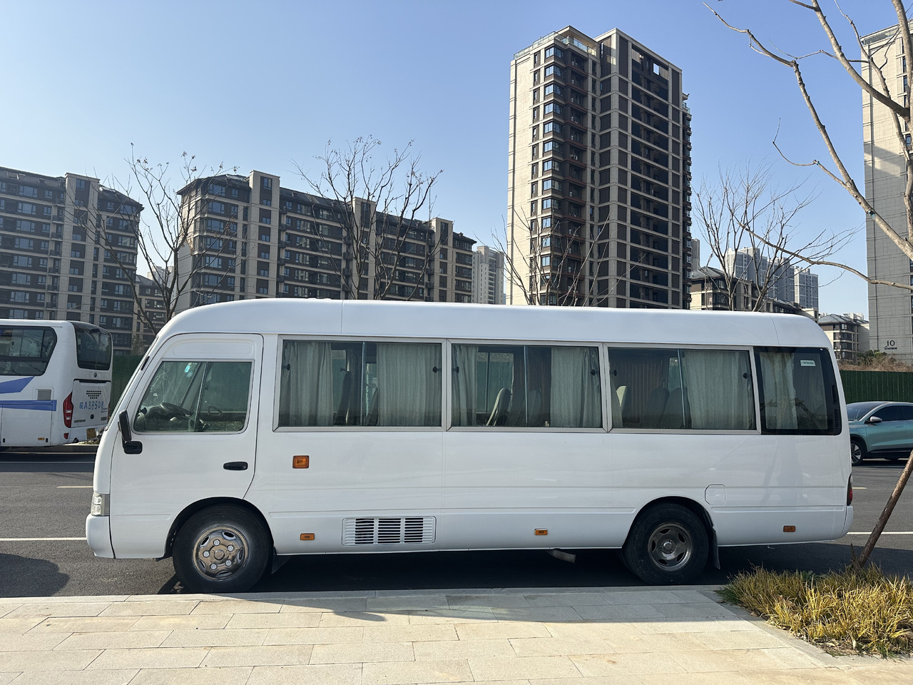 TOYOTA Mini Coach White Low Mileage - Bus pariwisata: gambar 4 TOYOTA Mini Coach White Low Mileage - Bus pariwisata: gambar 4