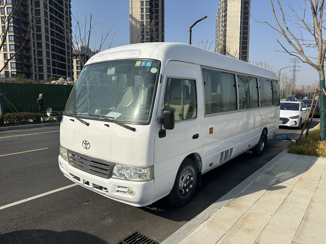 TOYOTA Mini Coach White Low Mileage - Bus pariwisata: gambar 3 TOYOTA Mini Coach White Low Mileage - Bus pariwisata: gambar 3