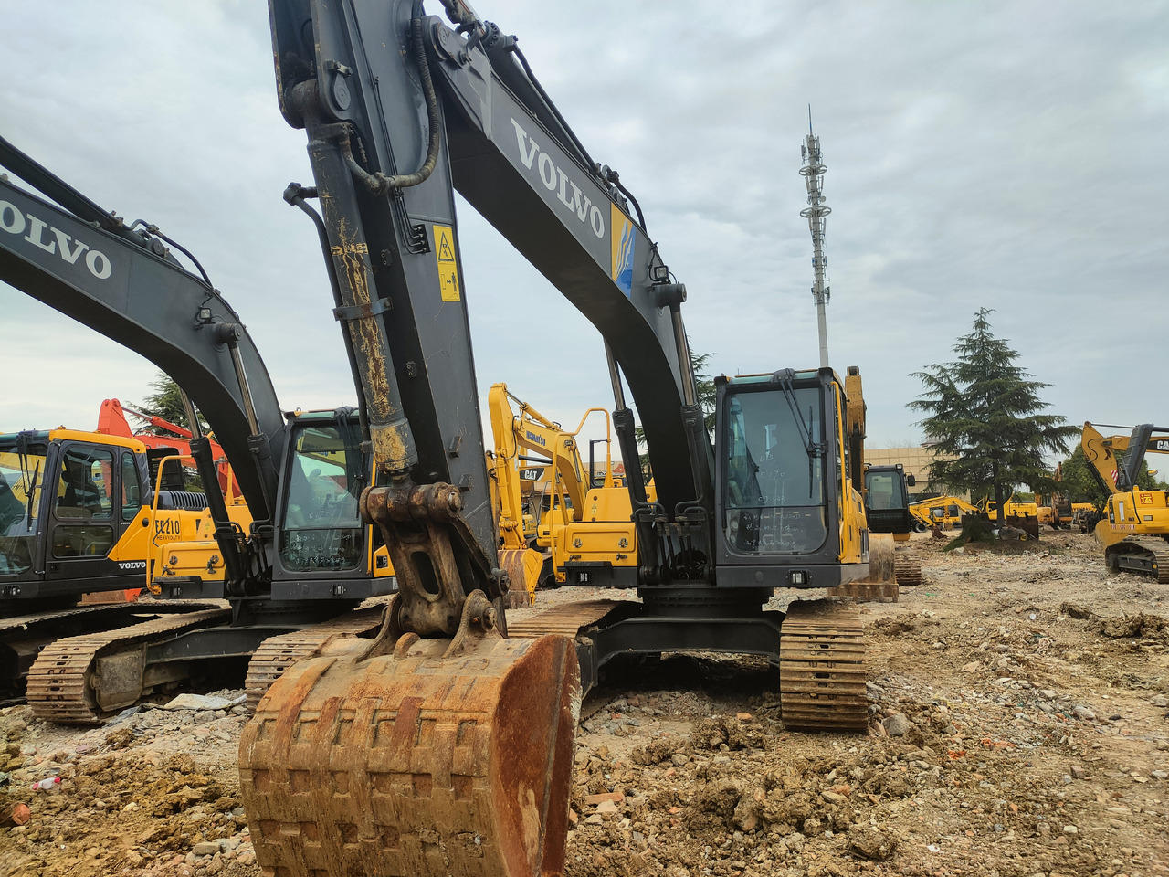 VOLVO EC220D - Ekskavator perayap: gambar 2 VOLVO EC220D - Ekskavator perayap: gambar 2
