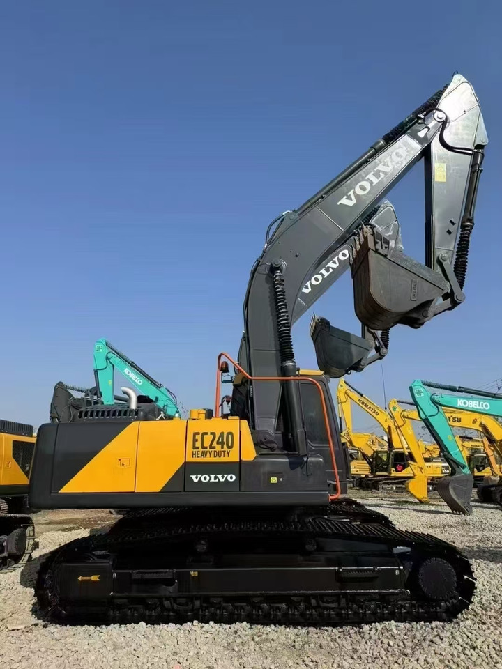 Ekskavator perayap VOLVO EC240: gambar 1