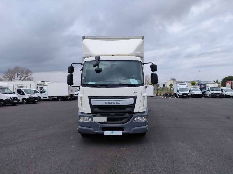 Camion Porteur 19 TONNES 280 CV HAYON PORTE RELEVANTE - Truk box: gambar 2 Camion Porteur 19 TONNES 280 CV HAYON PORTE RELEVANTE - Truk box: gambar 2