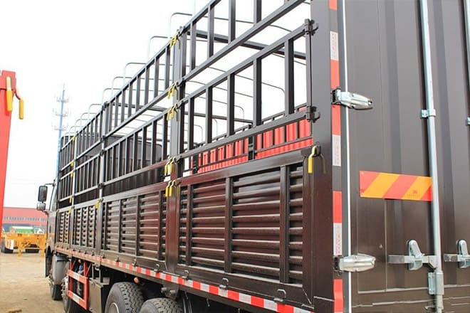 FAW FAW J6P Livestock Truck for Sale in Uganda - Truk pengangkut hewan: gambar 4 FAW FAW J6P Livestock Truck for Sale in Uganda - Truk pengangkut hewan: gambar 4