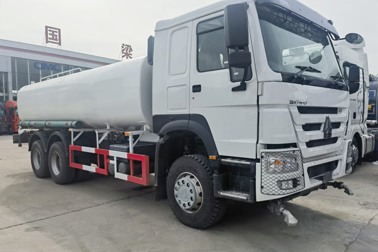 Howo Howo Water Tank Truck for Sale in Zambia - Truk tangki: gambar 2 Howo Howo Water Tank Truck for Sale in Zambia - Truk tangki: gambar 2