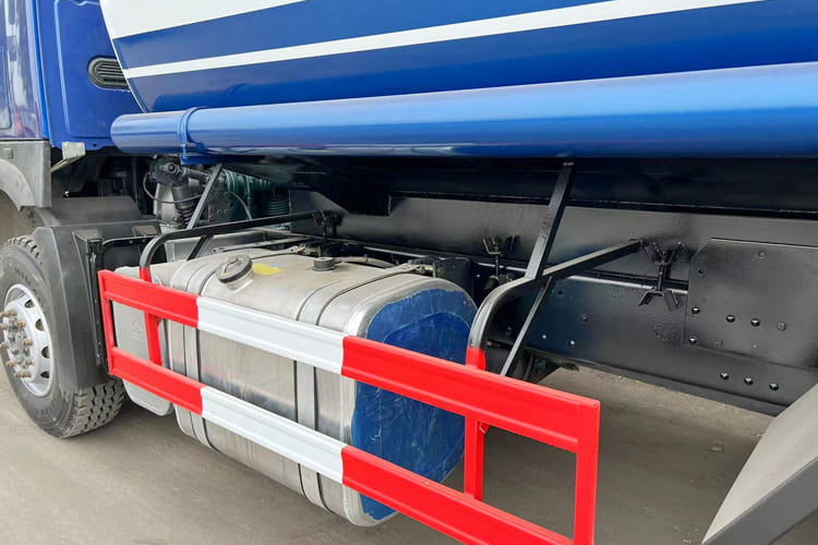 Howo Water Sprinkler Truck for Sale in Mali - Truk tangki: gambar 4 Howo Water Sprinkler Truck for Sale in Mali - Truk tangki: gambar 4