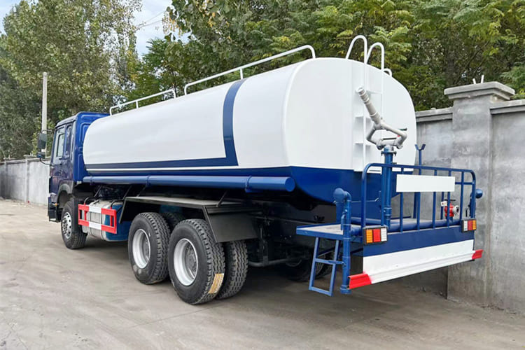 Howo Water Sprinkler Truck for Sale in Mali - Truk tangki: gambar 2 Howo Water Sprinkler Truck for Sale in Mali - Truk tangki: gambar 2