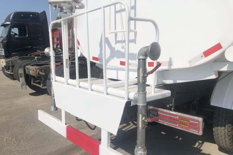 Howo Water Tanker Truck for Sale in Guyana - Truk tangki: gambar 4 Howo Water Tanker Truck for Sale in Guyana - Truk tangki: gambar 4